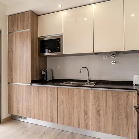 Bright New With Pool In - 5 Min Walk To The By Lisbeyond