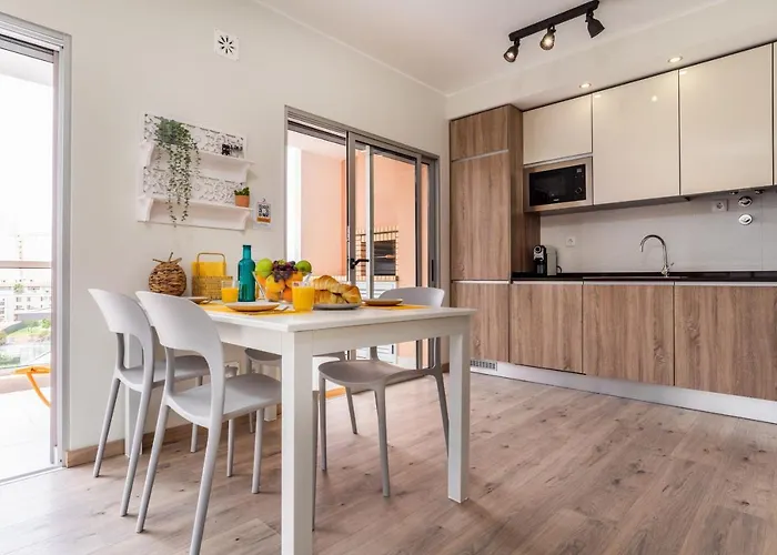 Διαμέρισμα Bright New With Pool In - 5 Min Walk To The By Lisbeyond Portimão