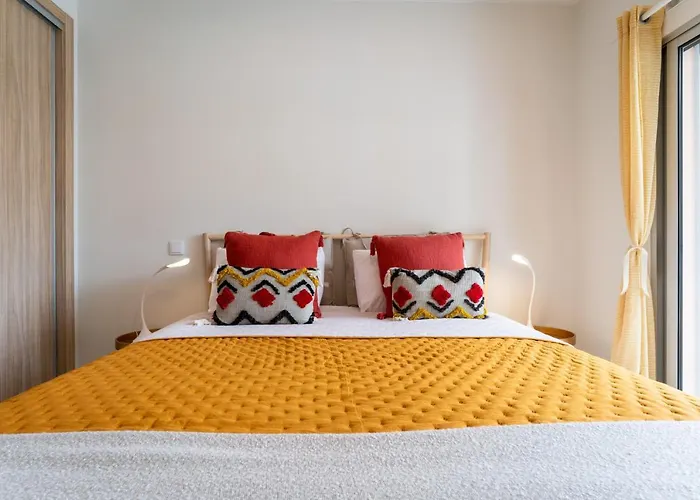 Apartment Bright New With Pool In - 5 Min Walk To The By Lisbeyond